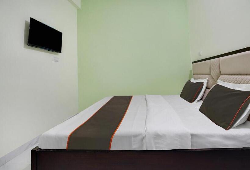 اتاق کلاسیک سه تخته, Collection O Aatithya Inn