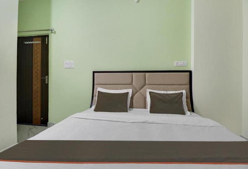 اتاق کلاسیک سه تخته, Collection O Aatithya Inn