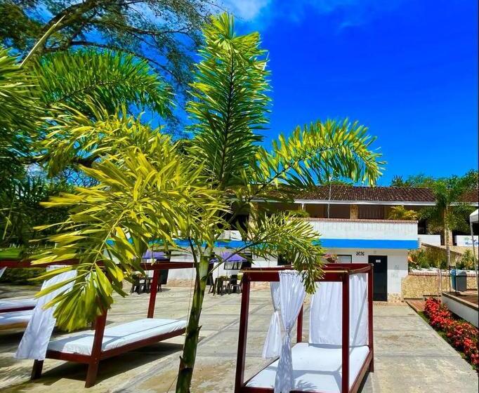 Номер Стандарт, Familia Casa Blanca