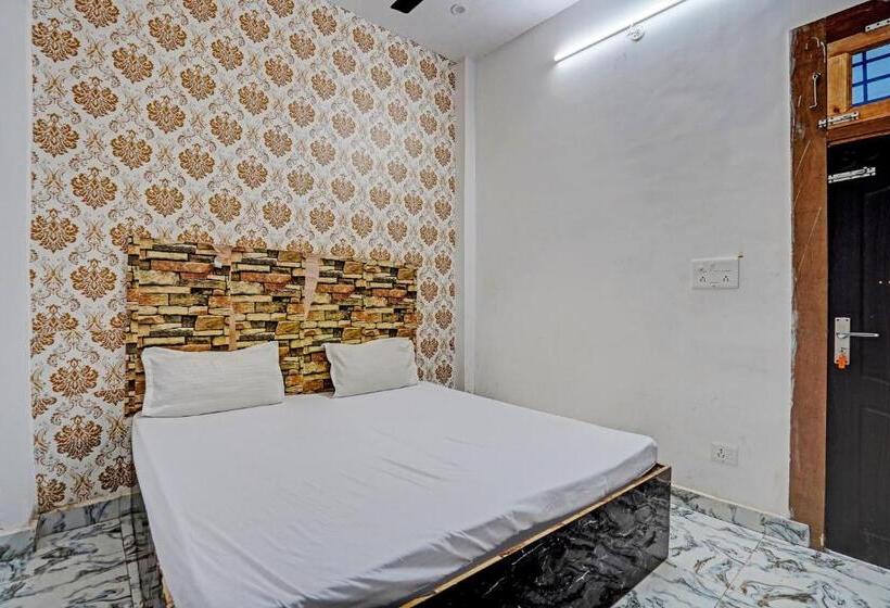 חדר דלוקס לשלושה, Oyo Moon Murad Ganj