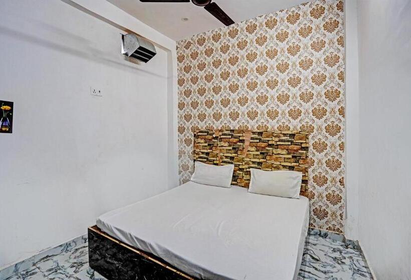 חדר דלוקס לשלושה, Oyo Moon Murad Ganj