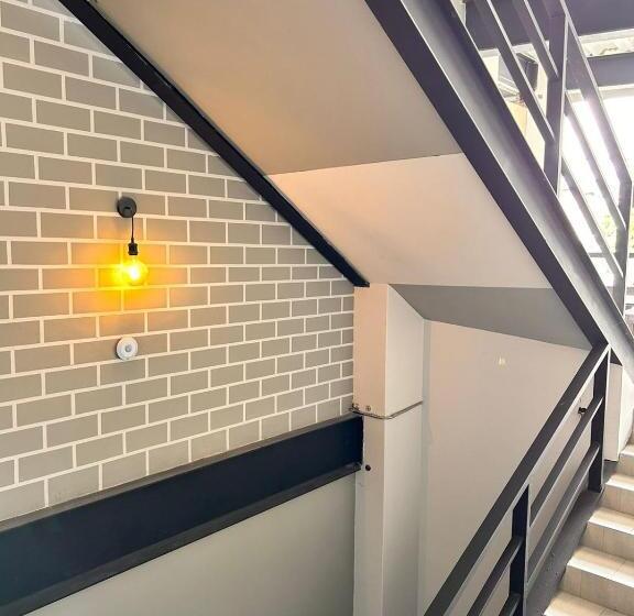 חדר סטנדרט, Seven