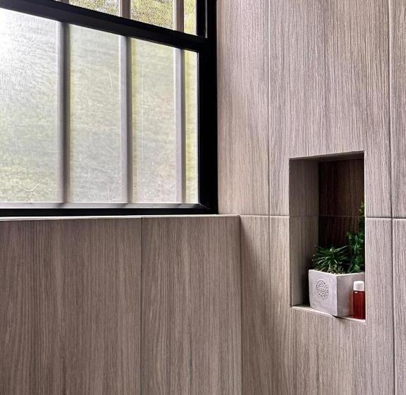 חדר סטנדרט, Seven