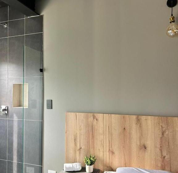 חדר סטנדרט, Seven