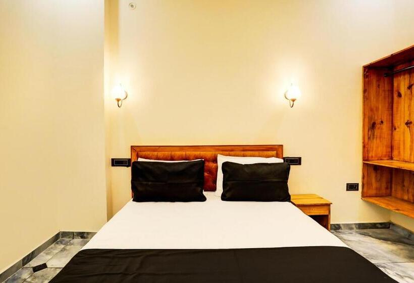 חדר קלאסי לשלושה, Oyo Hotel Ganga Safari