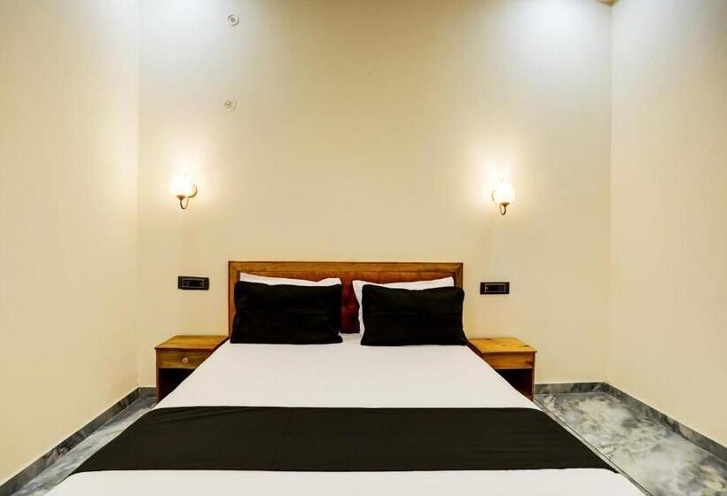 חדר קלאסי לשלושה, Oyo Hotel Ganga Safari