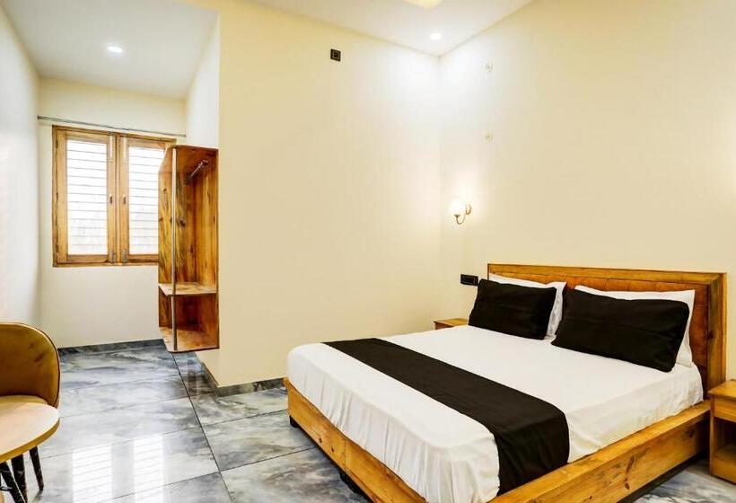 חדר קלאסי לשלושה, Oyo Hotel Ganga Safari