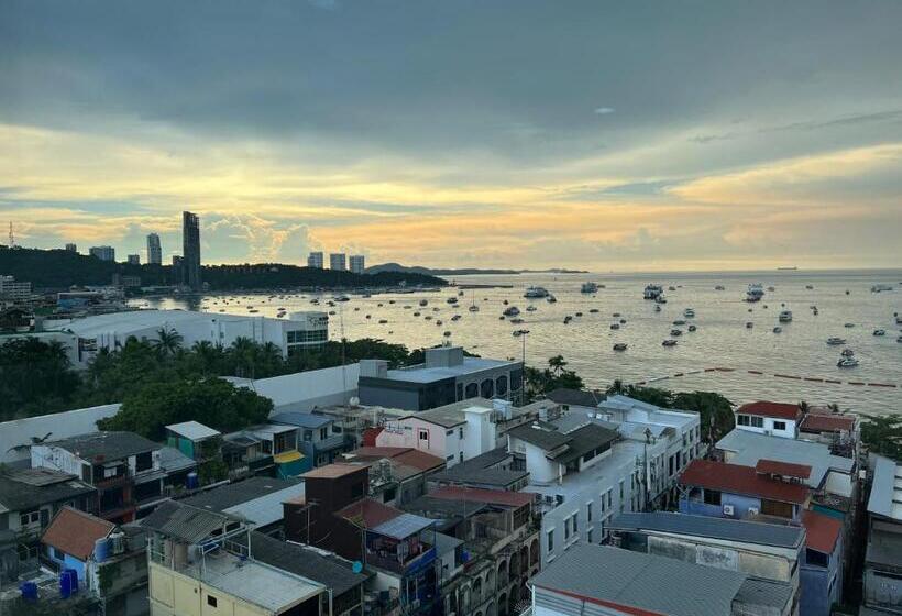 1 Bedroom Apartment Sea View, Pattaya Beach Condo