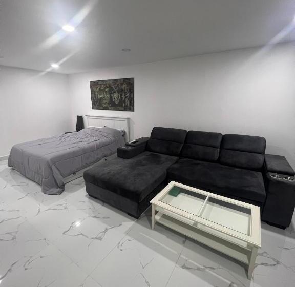 Standard Studio, Pattaya Beach Condo