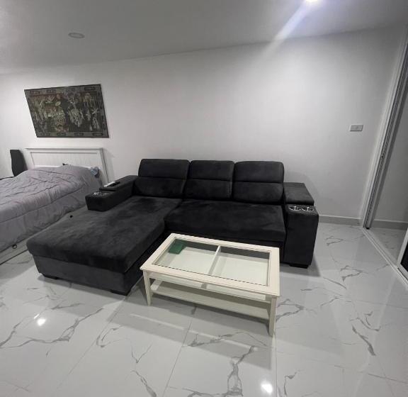 Standard Studio, Pattaya Beach Condo