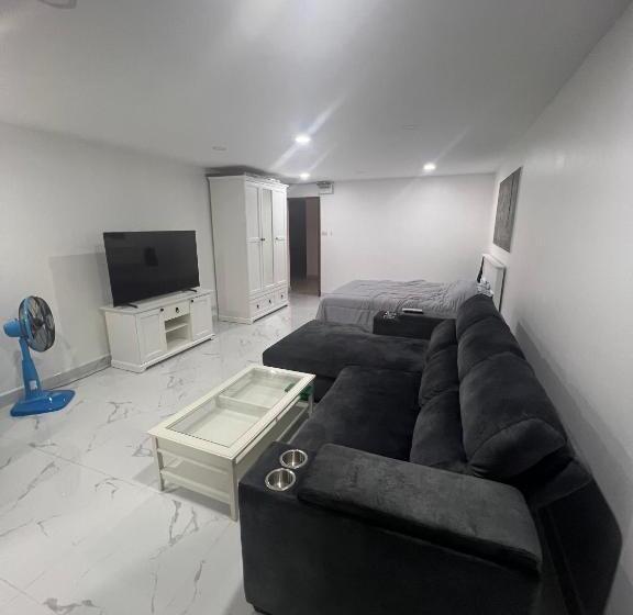 Standard Studio, Pattaya Beach Condo