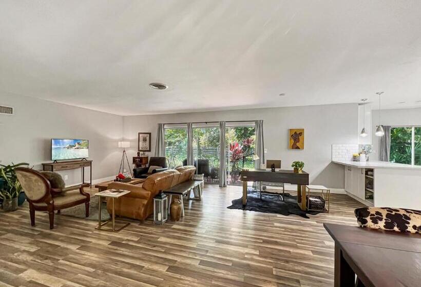 디럭스 룸, Miami Residential