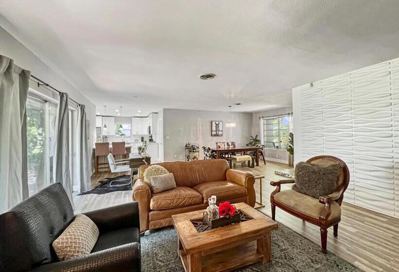 디럭스 룸, Miami Residential