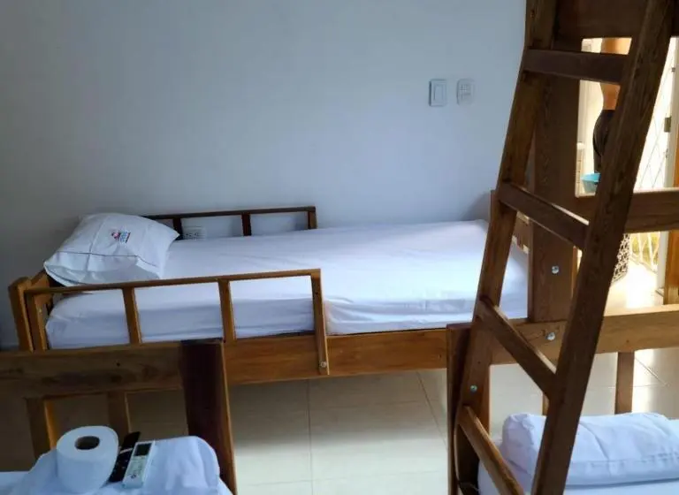 Perhehuone, Olamar Hostal