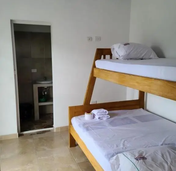 Standard Neljän Hengen Huone, Olamar Hostal