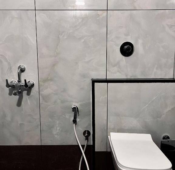 标准工作室, Shoolin Palace