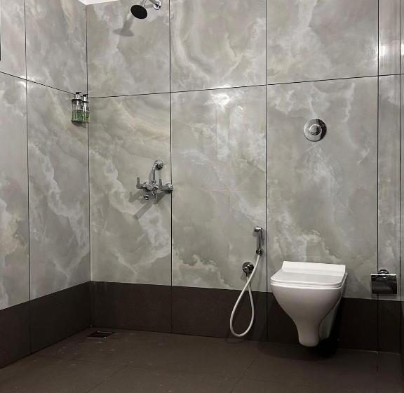 标准工作室, Shoolin Palace