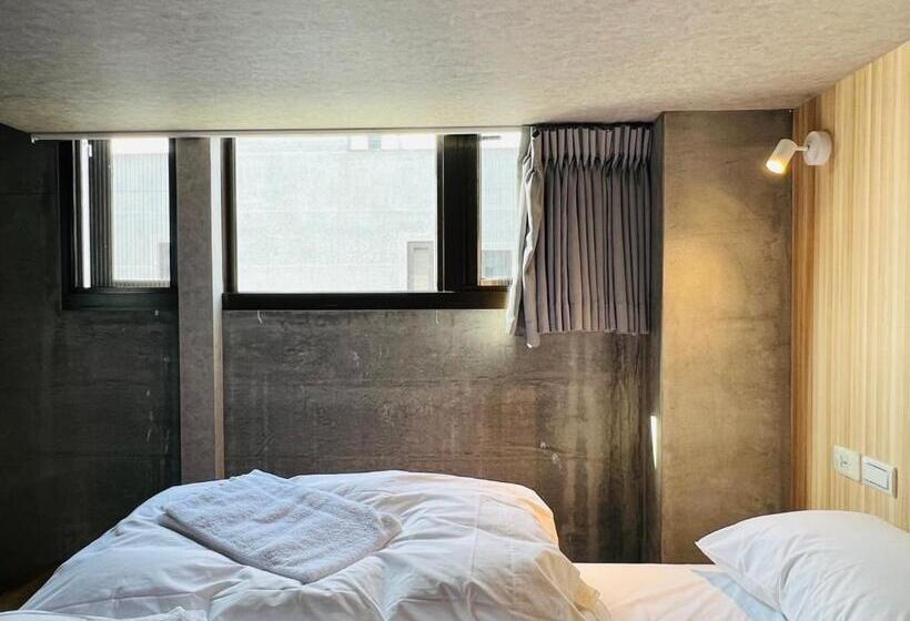 اتاق خانوادگی, Sasa Youth Hostel