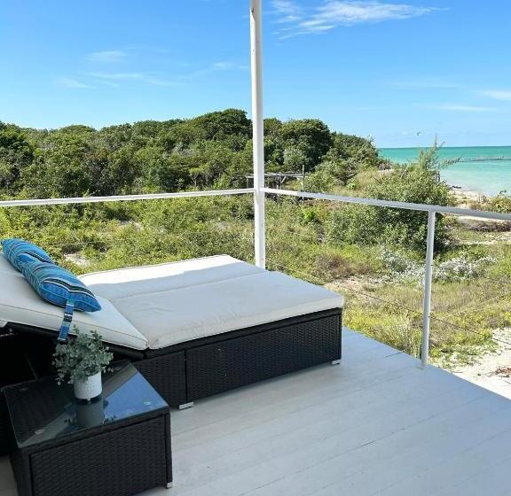 스탠다드 스튜디오, Villas Secreta Beachfront Resort