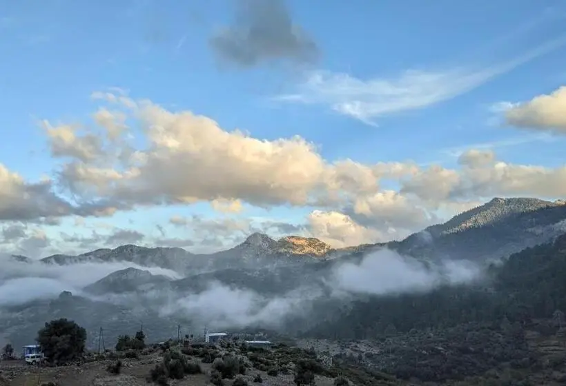 Perhehuone, Gîte De Montagne Azilane
