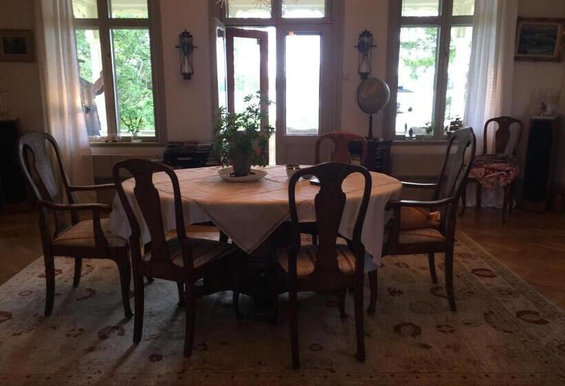 غرفة قياسية مطلّة علي البحر, B&b Direktörsvillan Oaxen