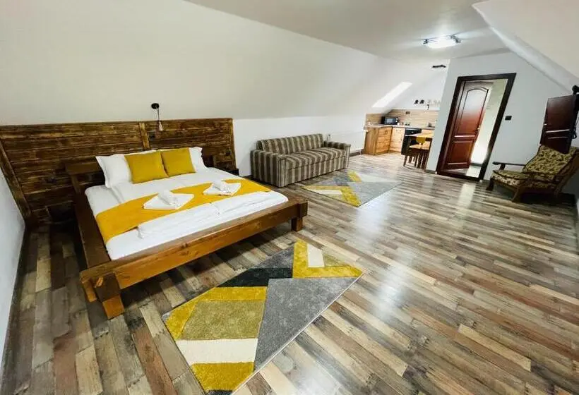 Perhestudio, Pensiunea Alszegi Panzió