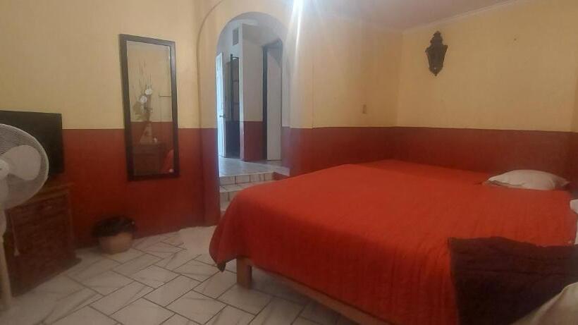 Economy Triple Room, Casa Dulcinea
