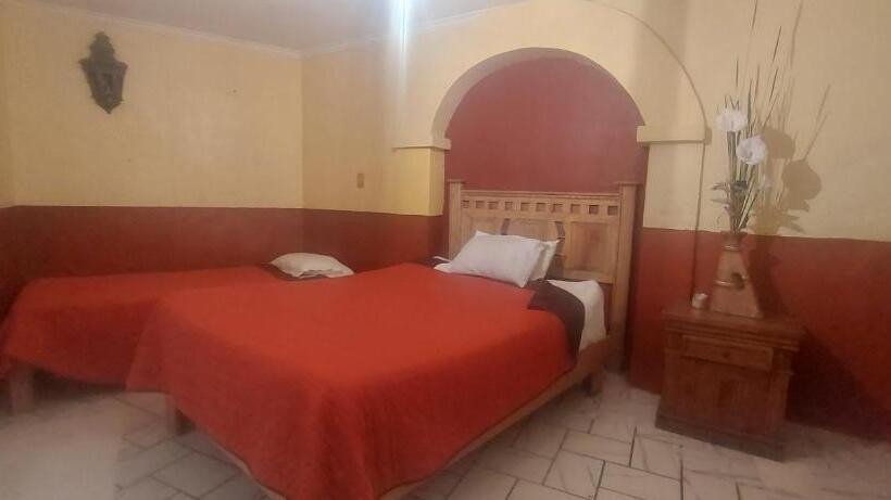 Economy Triple Room, Casa Dulcinea