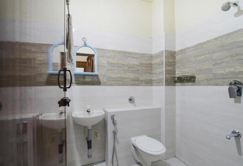 트리플 클래식 룸, Oyo Sree Laxmi In