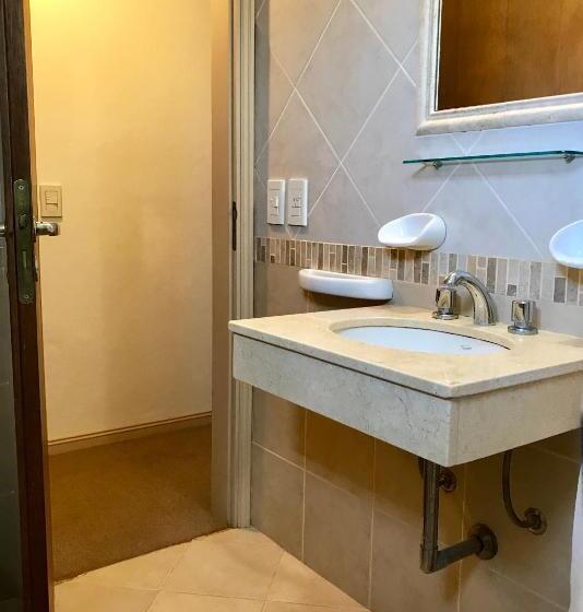 Номер Deluxe, Pergamino