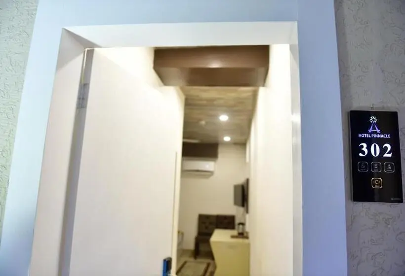 Deluxe Room, Pinnacle