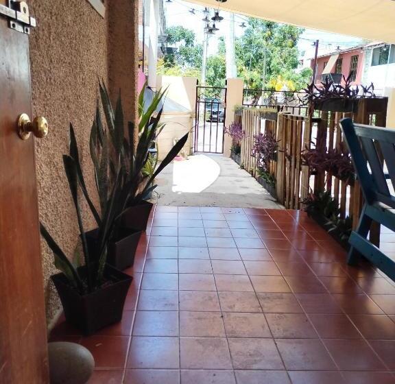 غرفة قياسية, Aroma A Cafe