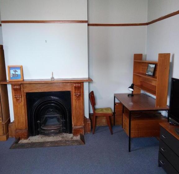 经济房, Ballymena House