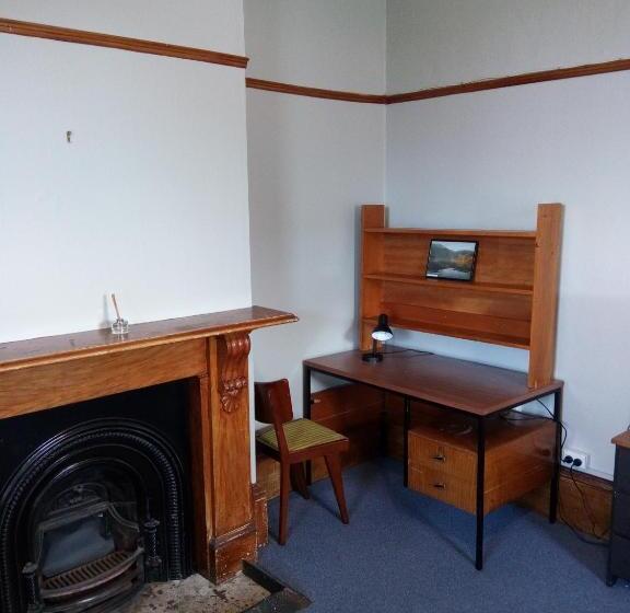 经济房, Ballymena House