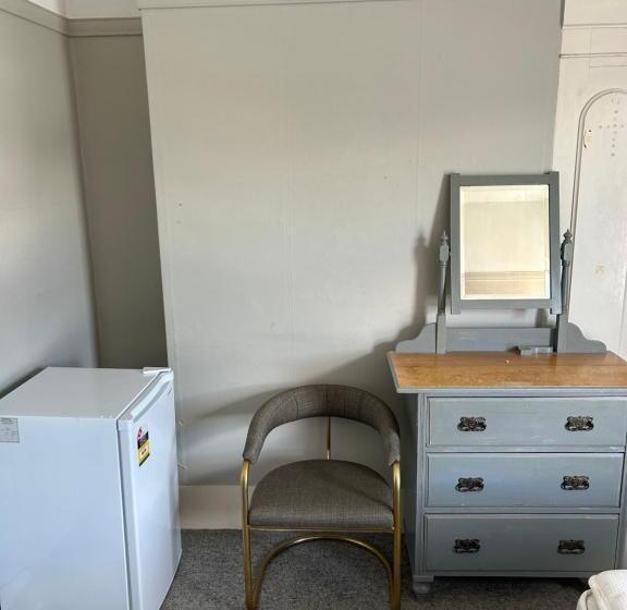 豪华工作室, Ballymena House