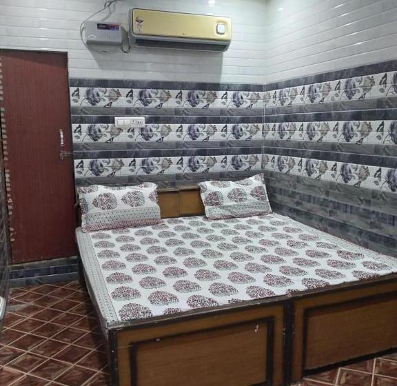 经济房, Radha Krishna Guest House