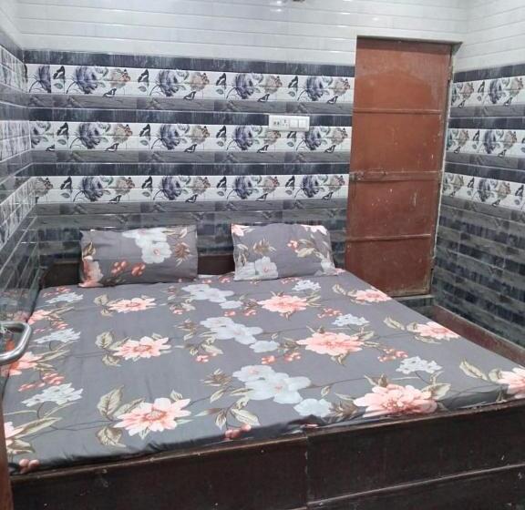 经济房, Radha Krishna Guest House