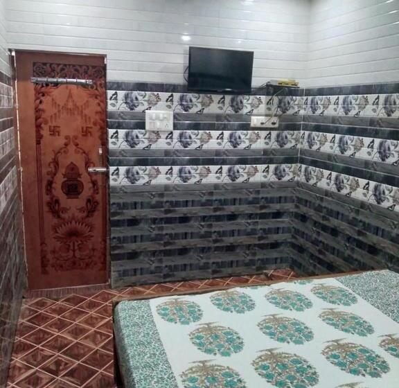 经济房, Radha Krishna Guest House