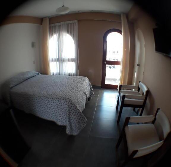 اتاق لوکس با بالکن و چشم‌انداز دریا, Residencial Maria Bonita
