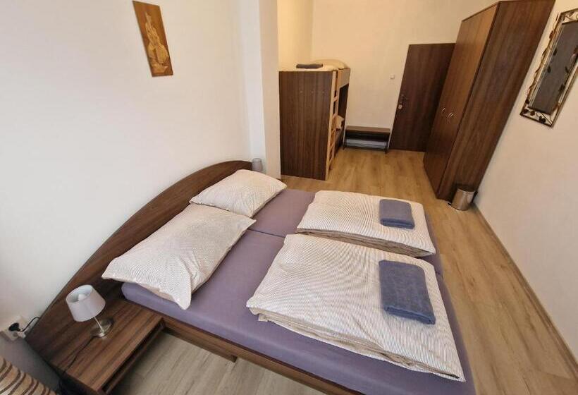 اتاق استاندارد سه نفره, Dom Horskej Služby