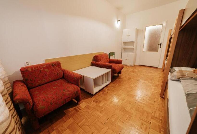 اتاق استاندارد چهار تخته, Dom Horskej Služby