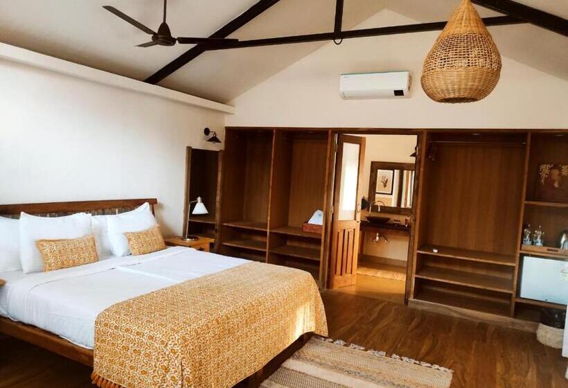 غرفة قياسية إطلالة جانبية علي البحر, Anahata Retreat Ashvem Goa