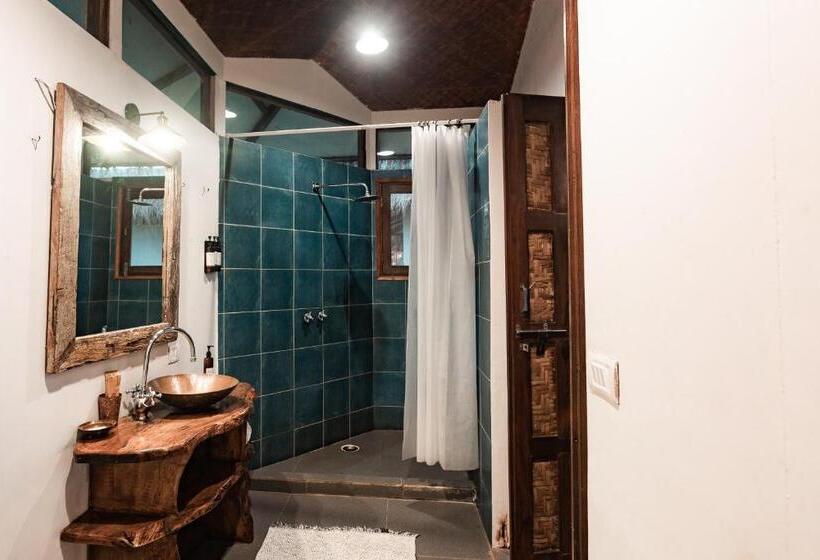 غرفة قياسية إطلالة جانبية علي البحر, Anahata Retreat Ashvem Goa