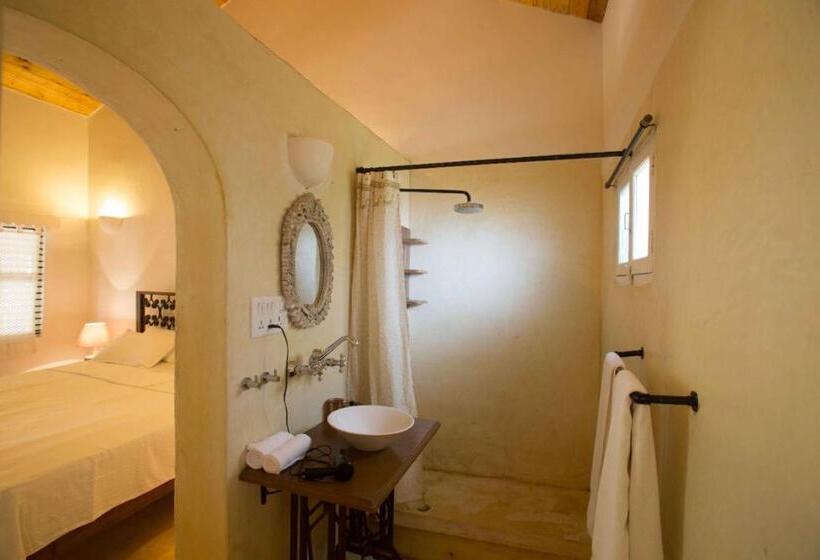 بنجلو قياسى, Anahata Retreat Ashvem Goa