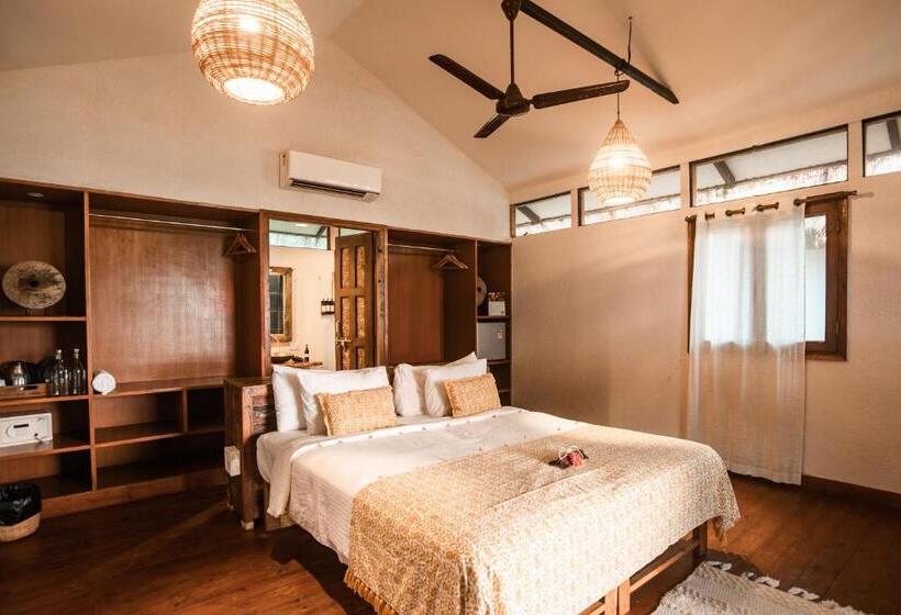 小室, Anahata Retreat Ashvem Goa
