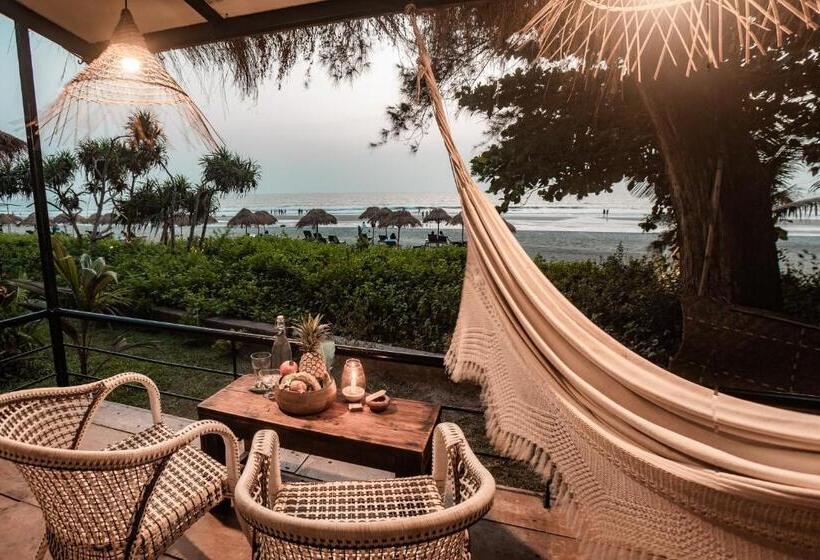 小室, Anahata Retreat Ashvem Goa