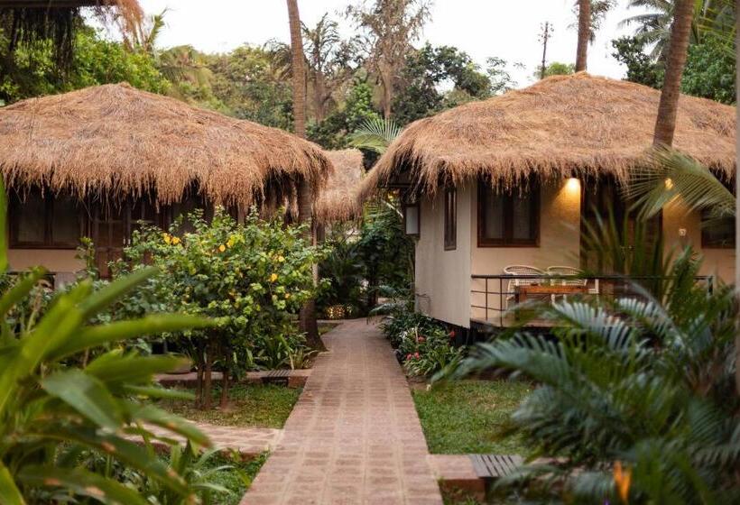 غرفة قياسية إطلالة جانبية علي البحر, Anahata Retreat Ashvem Goa