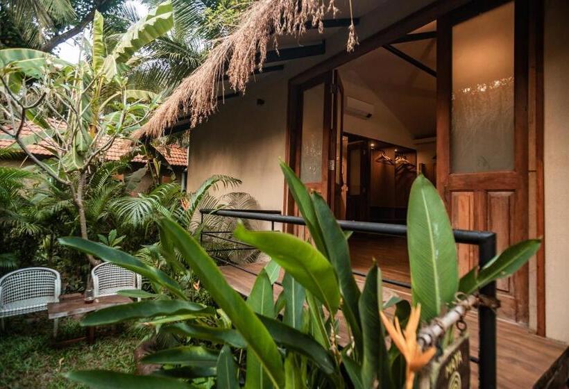 小室, Anahata Retreat Ashvem Goa