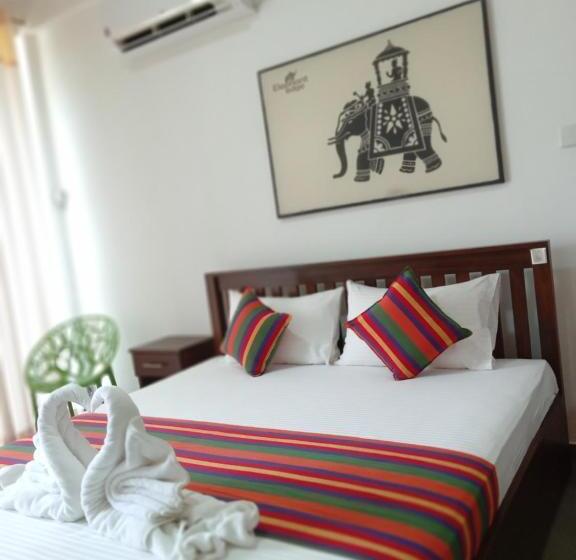 اتاق استاندارد با چشم‌انداز باغ, Elephant Eye Safari House