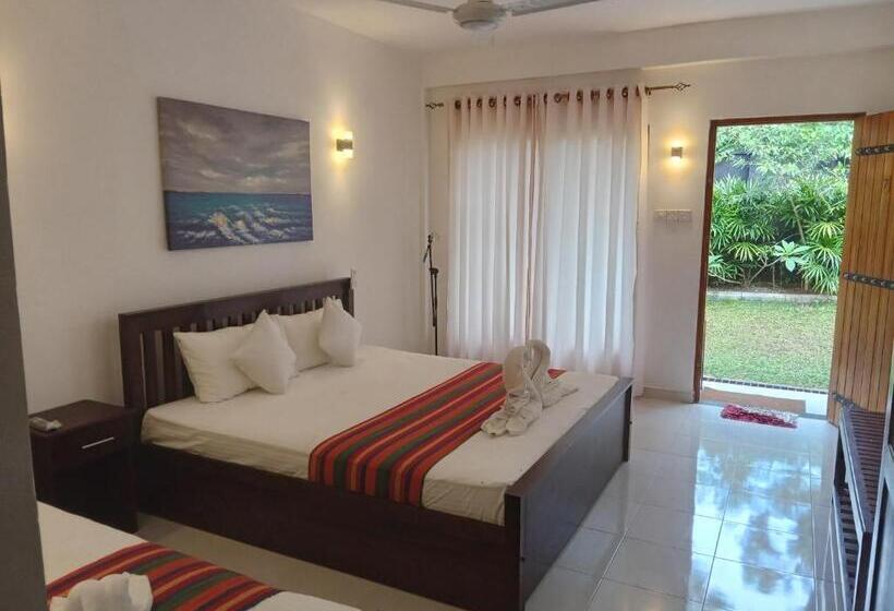اتاق استاندارد سه تخته با چشم‌انداز باغ, Elephant Eye Safari House